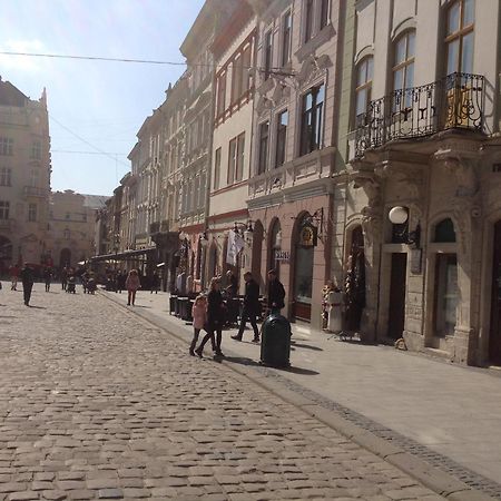 Apartments On Plocsha Rynok 40 Lviv Buitenkant foto