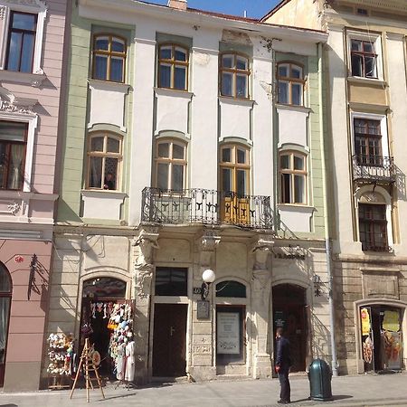 Apartments On Plocsha Rynok 40 Lviv Buitenkant foto