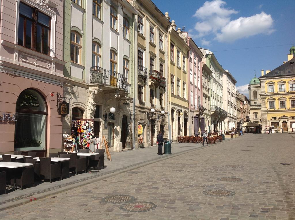 Apartments On Plocsha Rynok 40 Lviv Buitenkant foto