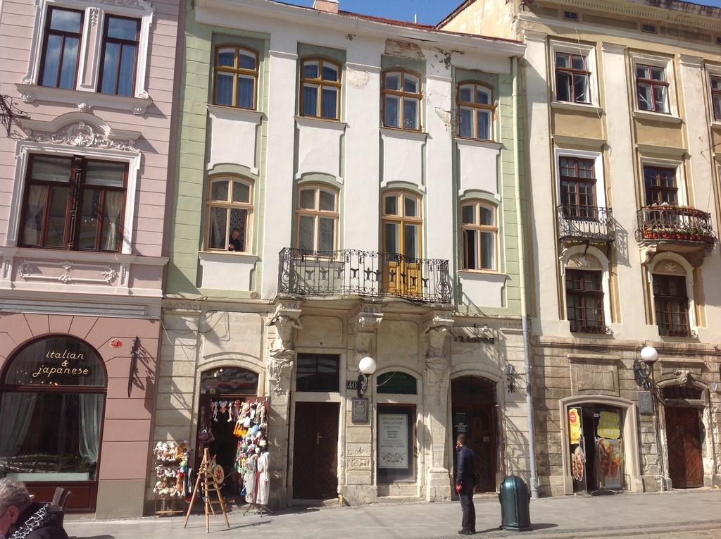 Apartments On Plocsha Rynok 40 Lviv Buitenkant foto